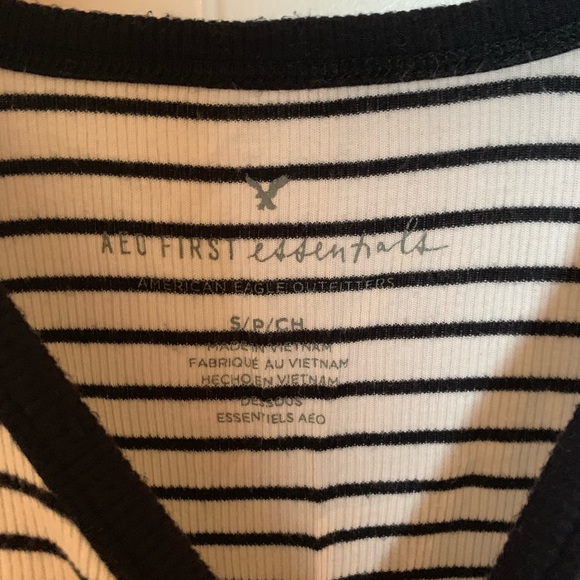 🌵2/$20🌵 High neck tank AE - Picture 3 of 3